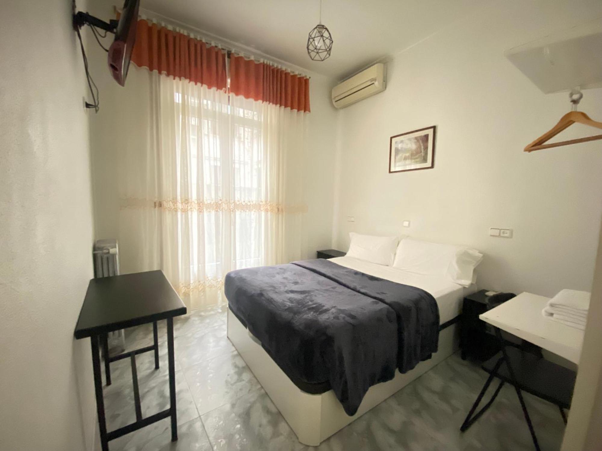 Hostal Palacios Fuencarral Madryt Zewnętrze zdjęcie