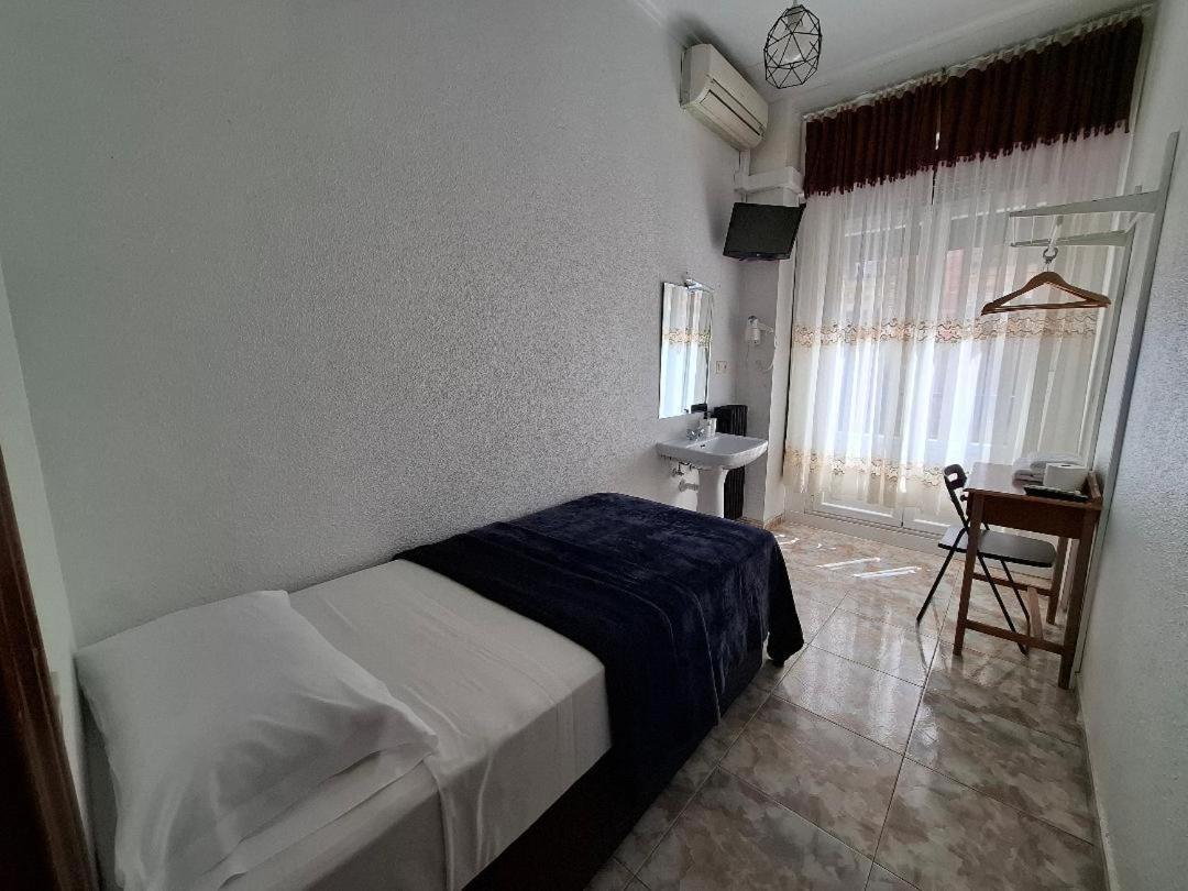 Hostal Palacios Fuencarral Madryt Zewnętrze zdjęcie