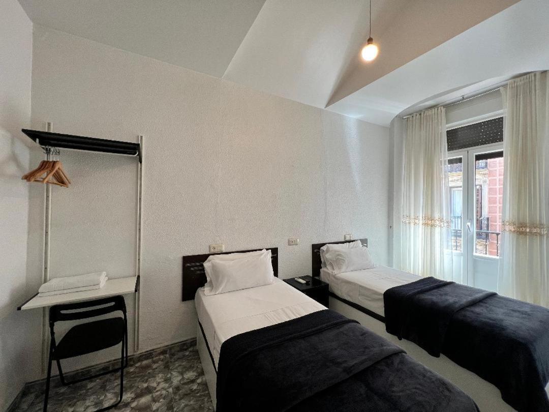Hostal Palacios Fuencarral Madryt Zewnętrze zdjęcie