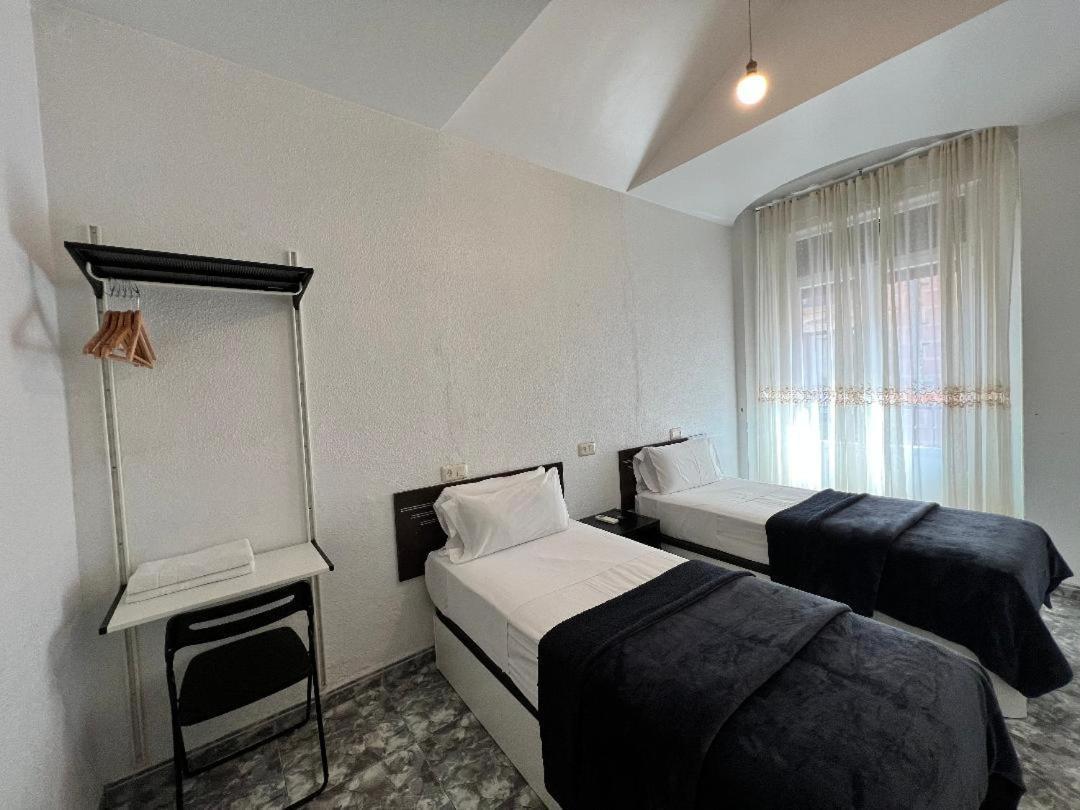 Hostal Palacios Fuencarral Madryt Zewnętrze zdjęcie